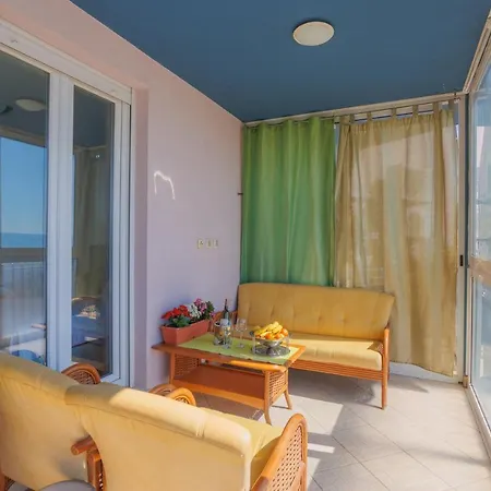 Seaview Znjan شقة *